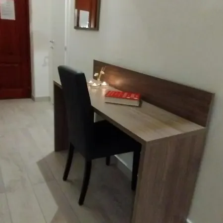 Holiday Rooms *