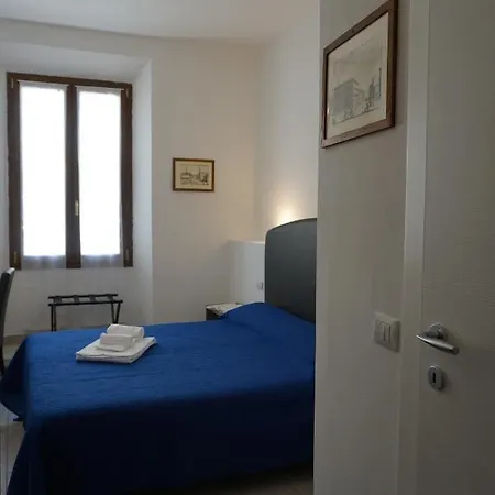 Holiday Rooms Guest house *