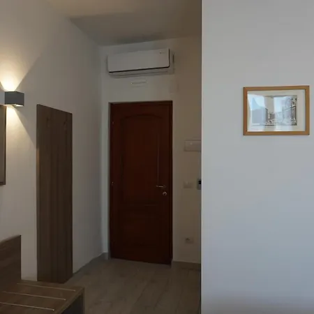 Guest house Holiday Rooms